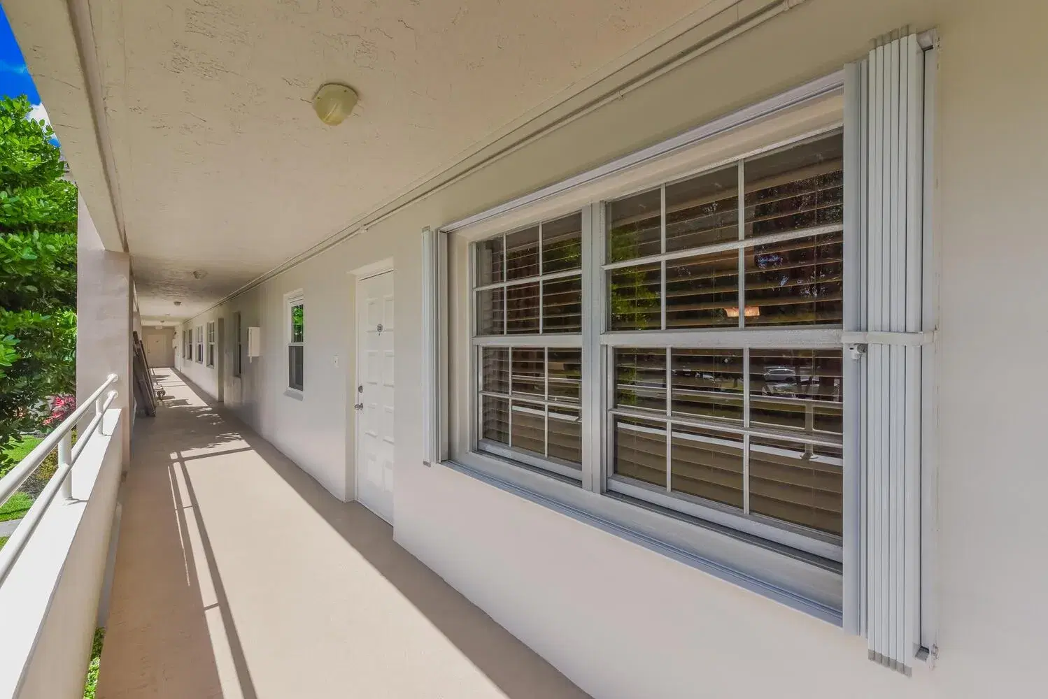 Picture of 3960 Oaks Clubhouse Drive 209, Pompano Beach, FL 33069