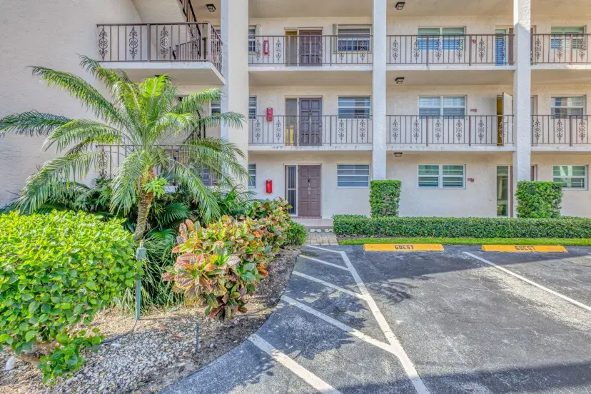 Picture of 21 Yacht Club Drive 102, North Palm Beach FL 33408