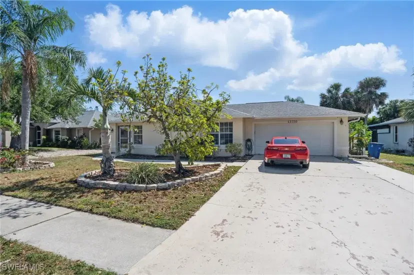 Picture of 13720 Willow Bridge Dr, North Fort Myers FL 33903