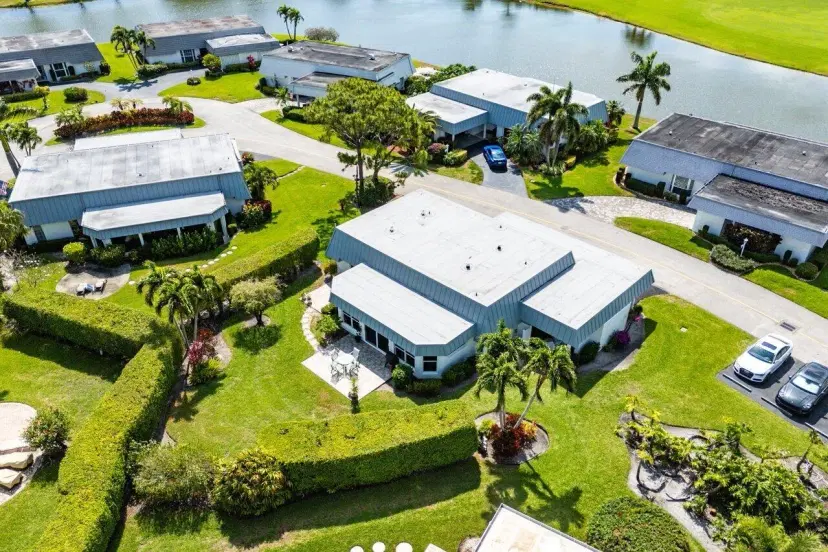 Picture of 401 French Royale Circle, Atlantis FL 33462