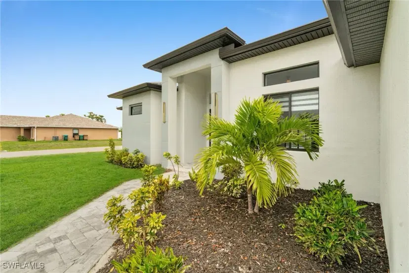 Picture of 1201 SW 8Th Pl, Cape Coral FL 33991