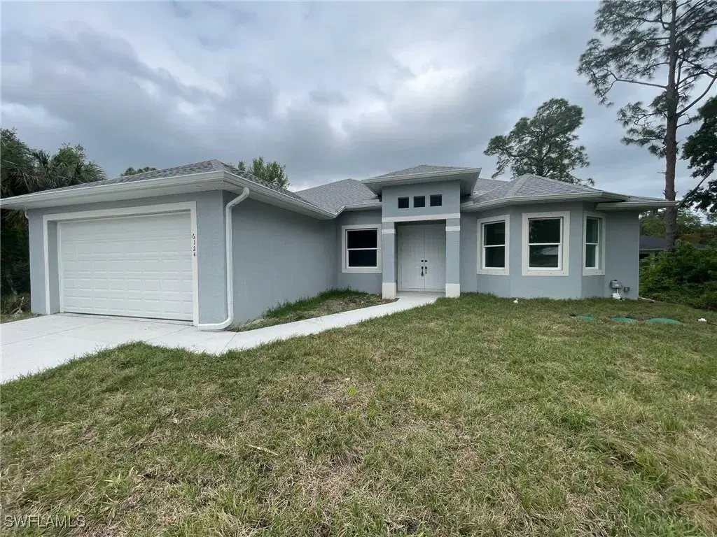 Picture of 6124 Laurelwood Dr, Fort Myers, FL 33905