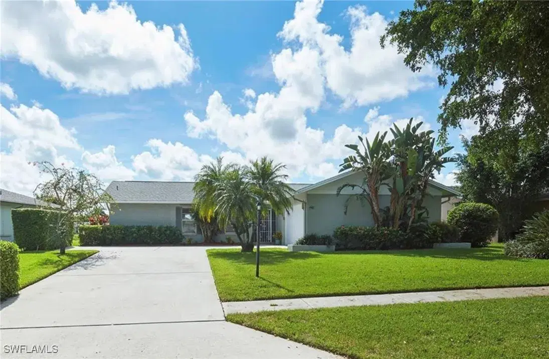 Picture of 4469 Beechwood Lake Dr, Naples, FL 34112