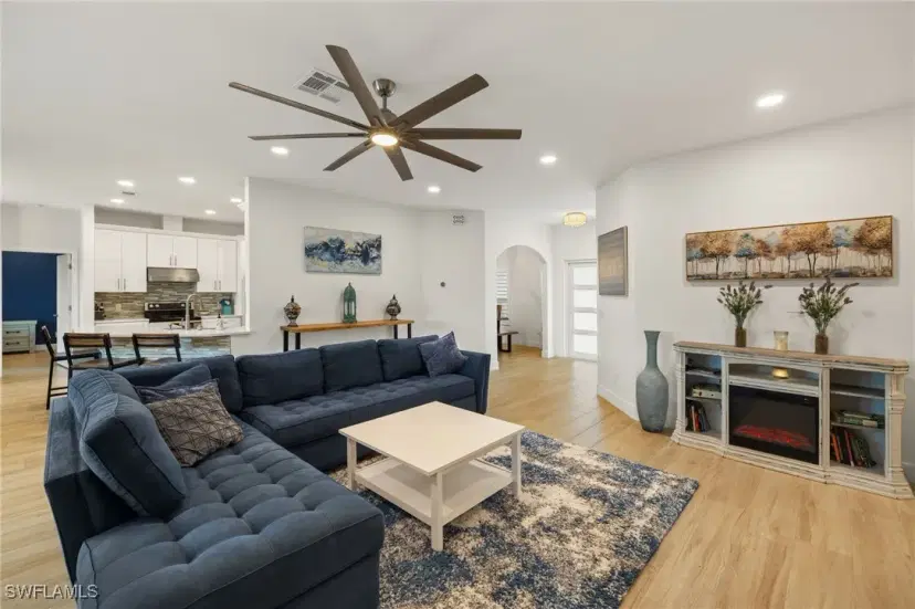 Picture of 102 SE 17Th Ave, Cape Coral FL 33990