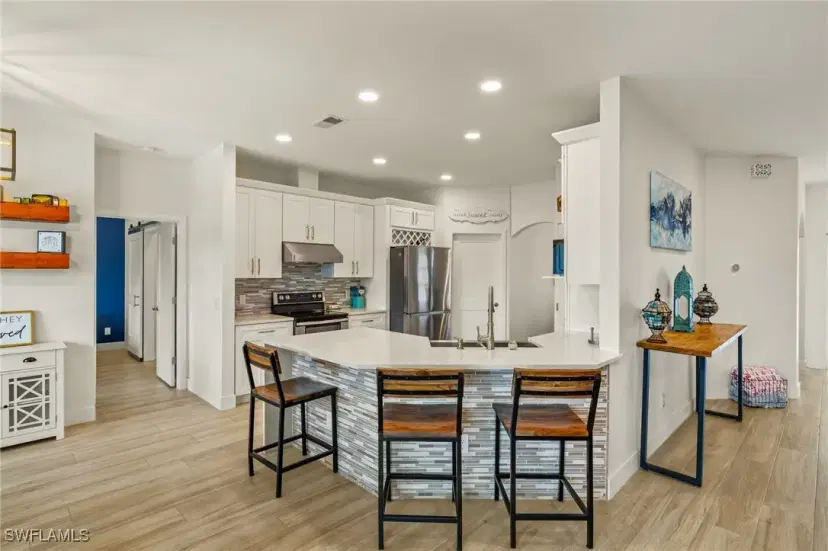 Picture of 102 SE 17Th Ave, Cape Coral FL 33990