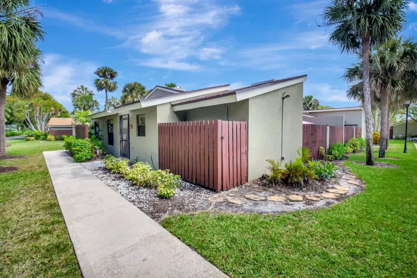 Picture of 312 Meadows Drive, Boynton Beach FL 33436