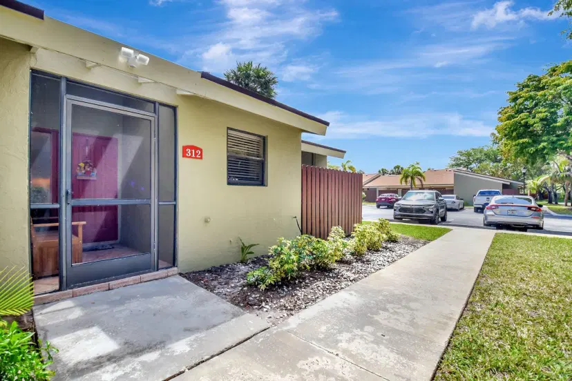 Picture of 312 Meadows Drive, Boynton Beach FL 33436