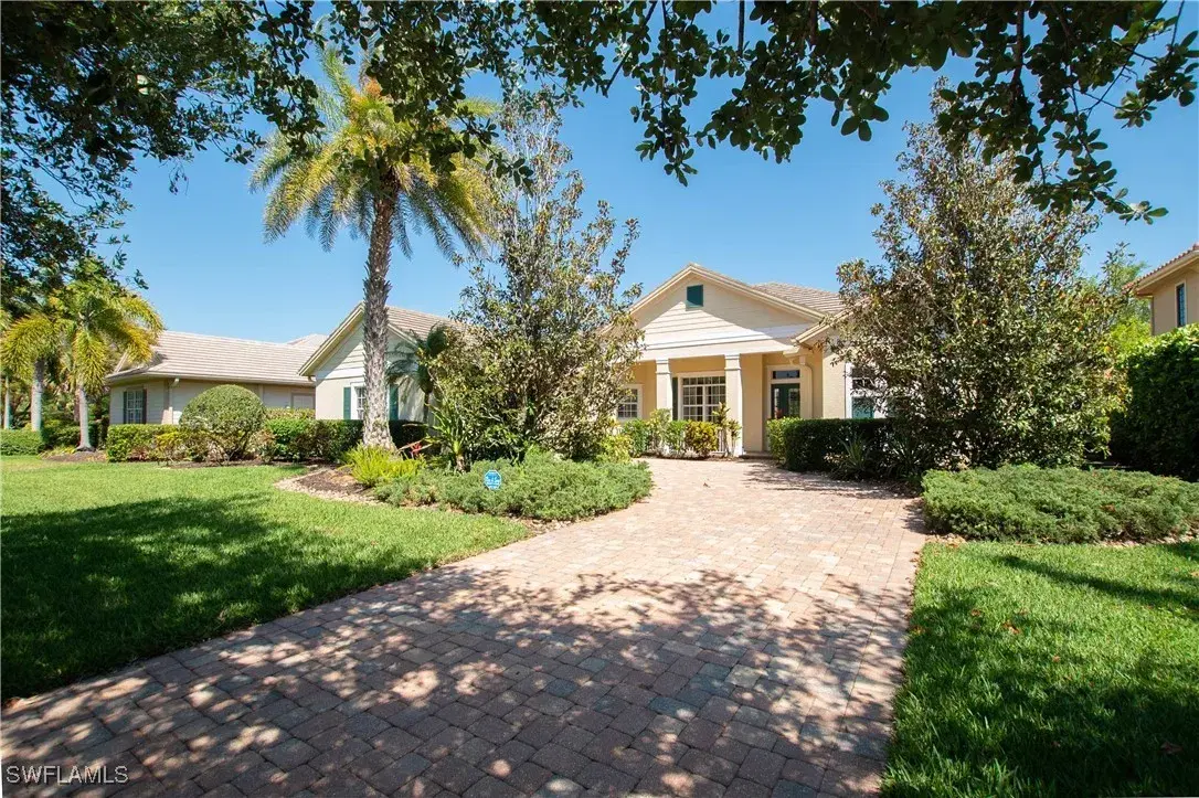 Picture of 3690 River Point Dr, Fort Myers, FL 33905