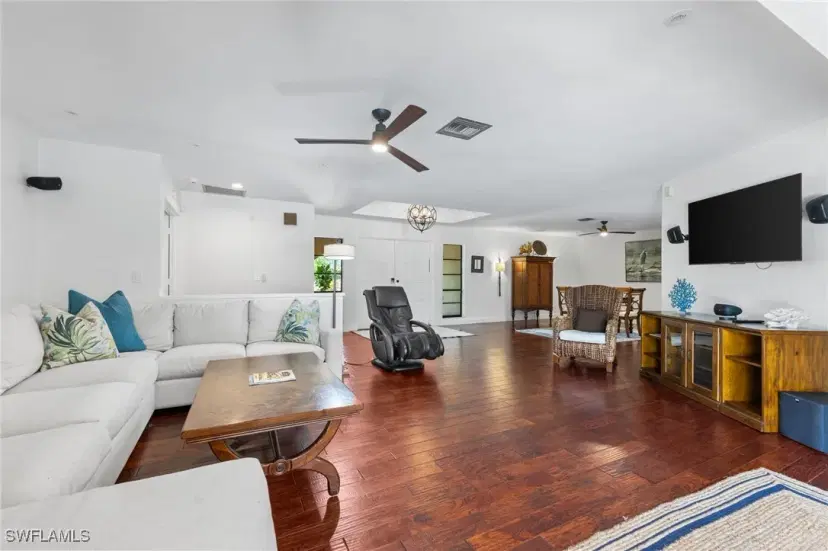 Picture of 6846 Trail Blvd, Naples FL 34108