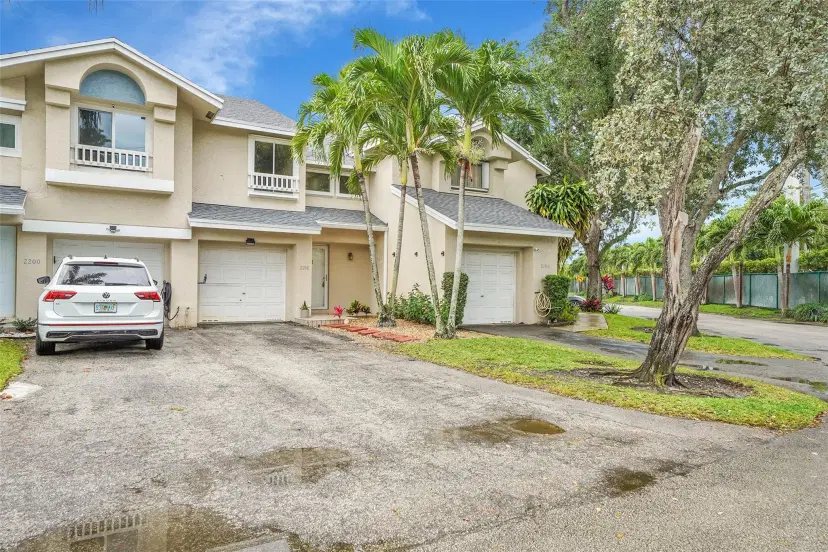 Picture of 2198 Discovery Cir 2198, Deerfield Beach FL 33442