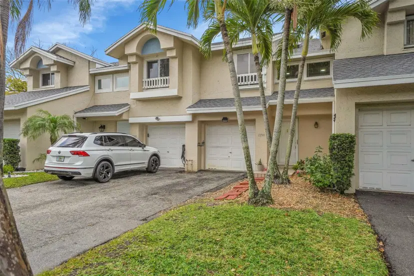 Picture of 2198 Discovery Cir 2198, Deerfield Beach FL 33442