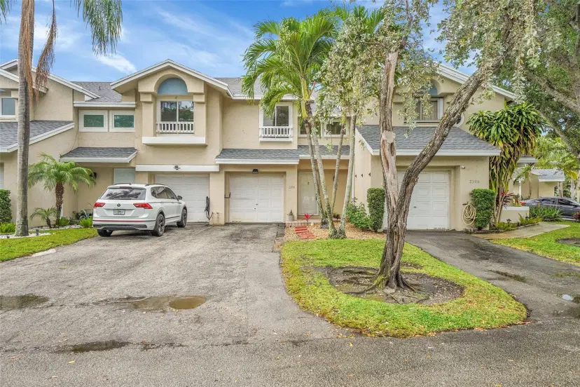 Picture of 2198 Discovery Cir 2198, Deerfield Beach FL 33442