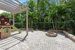 Picture of 9403 Foxglove Ln, Naples, FL 34120