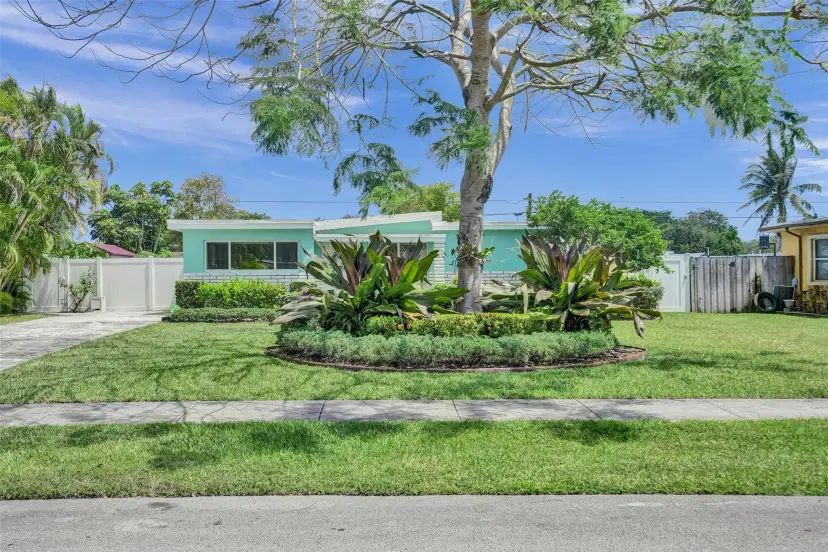 Picture of 3909 SW 58Th Ter, West Park FL 33023