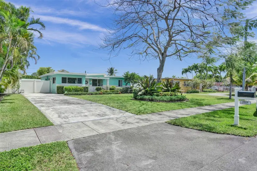 Picture of 3909 SW 58Th Ter, West Park FL 33023