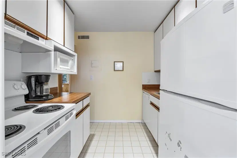 Picture of 676 12Th Ave S 676, Naples FL 34102
