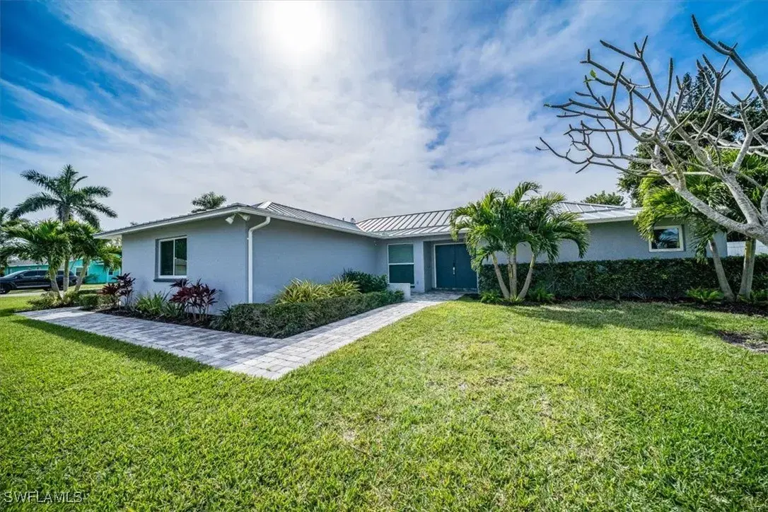Picture of 635 W Valley Dr, Bonita Springs, FL 34134