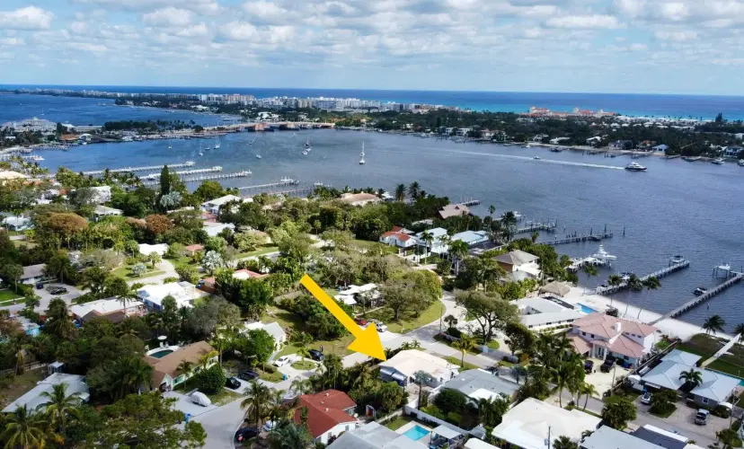 Picture of 803 S Lakeside Place, Lantana FL 33462