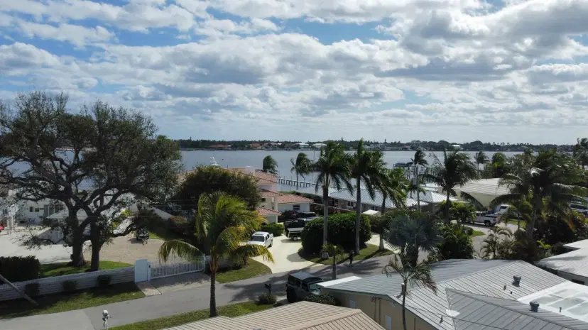 Picture of 803 S Lakeside Place, Lantana FL 33462