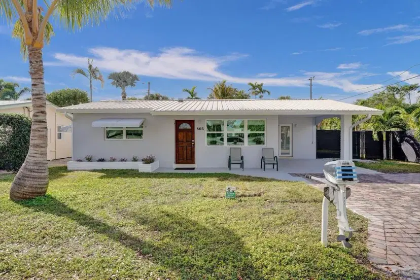 Picture of 803 S Lakeside Place, Lantana FL 33462