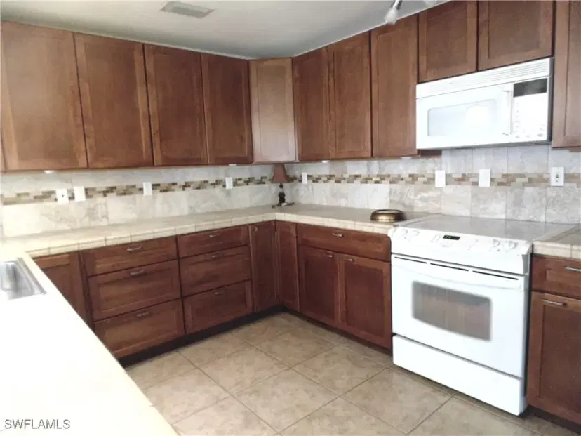 Picture of 18215 Iris Rd, Fort Myers FL 33967
