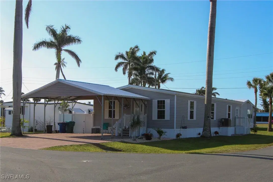 Picture of 12221 Palm Dr, Fort Myers, FL 33908