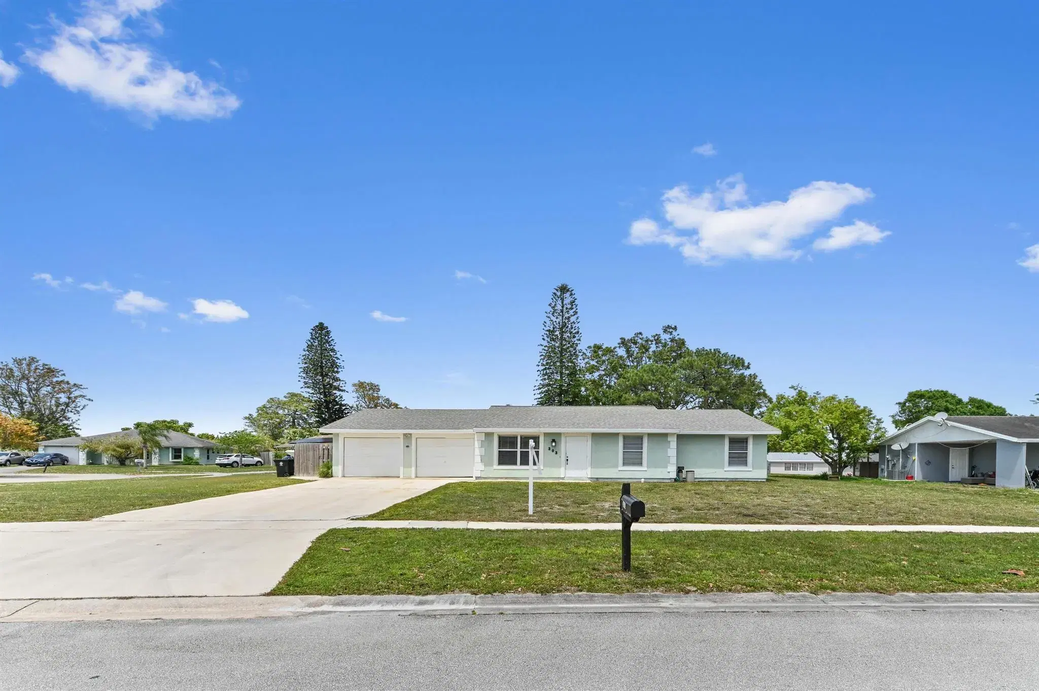 Picture of 303 NE Solida Circle, Port St Lucie, FL 34983