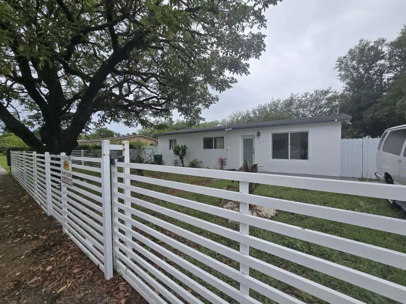 Picture of 1220 NE 206Th St, Miami FL 33179