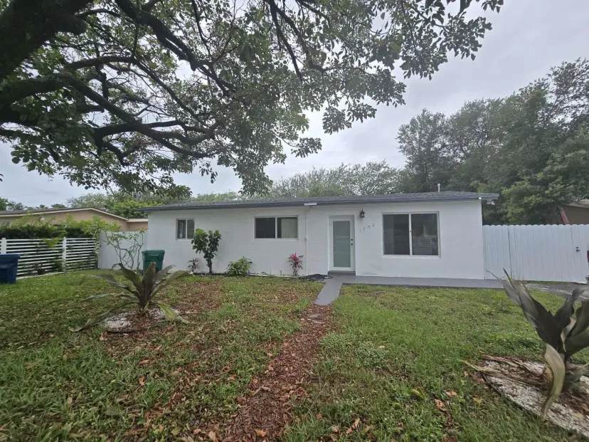 Picture of 1220 NE 206Th St, Miami FL 33179