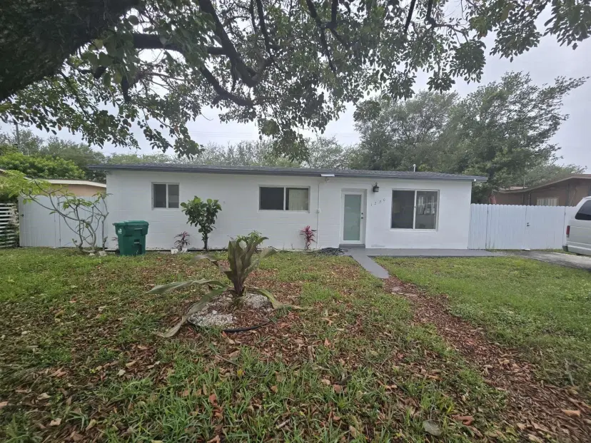 Picture of 1220 NE 206Th St, Miami FL 33179