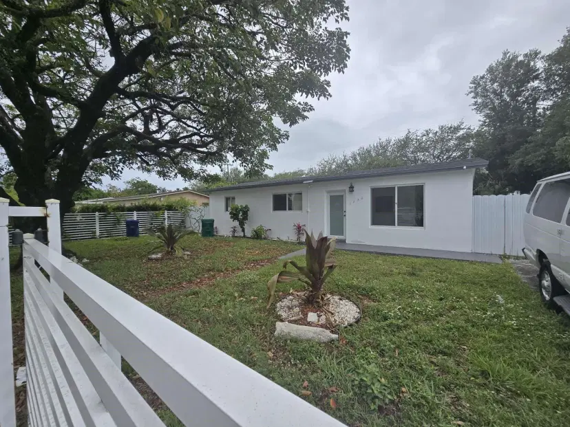 Picture of 1220 NE 206Th St, Miami FL 33179