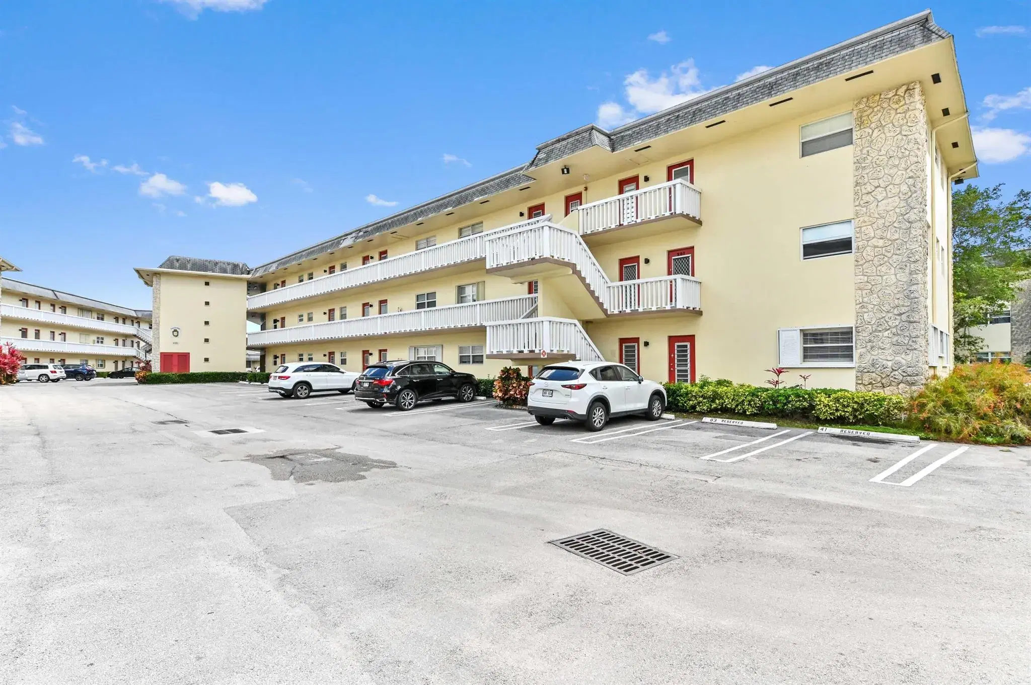 Picture of 4321 NW 16Th Street C302, Lauderhill, FL 33313