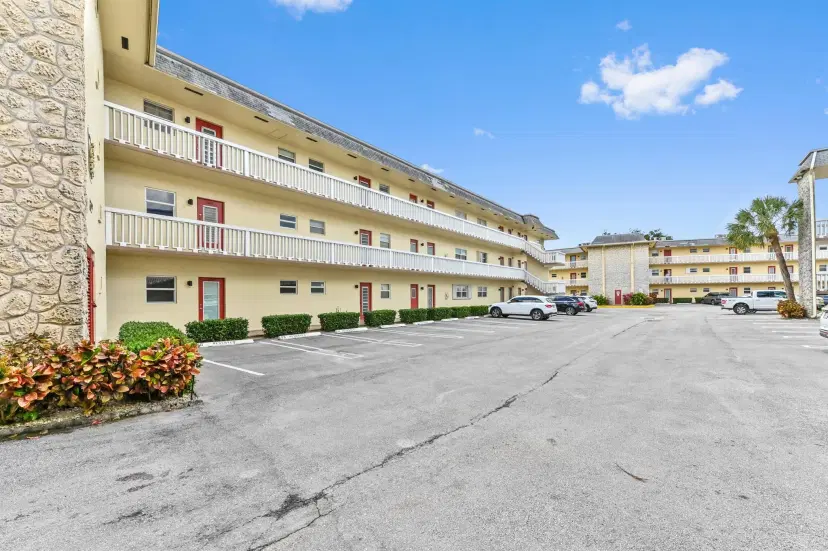 Picture of 4321 NW 16Th Street C302, Lauderhill FL 33313