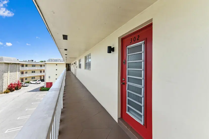 Picture of 4321 NW 16Th Street C302, Lauderhill FL 33313