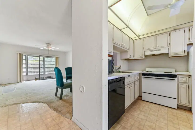 Picture of 4321 NW 16Th Street C302, Lauderhill FL 33313