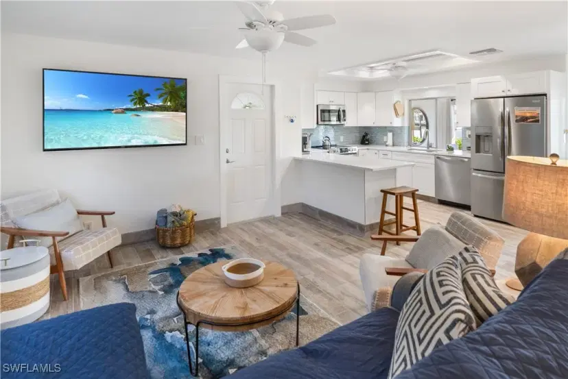 Picture of 152 Pago Pago Dr W, Naples FL 34113