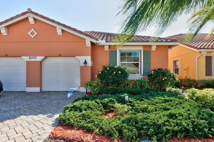 Picture of 6375 Oxford Circle 104, Vero Beach FL 32966