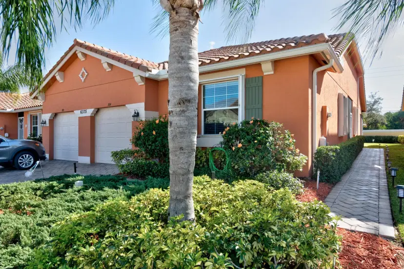 Picture of 6375 Oxford Circle 104, Vero Beach FL 32966