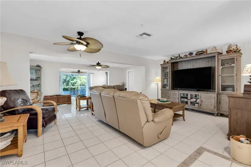Picture of 1514 Canal St, Lehigh Acres FL 33936