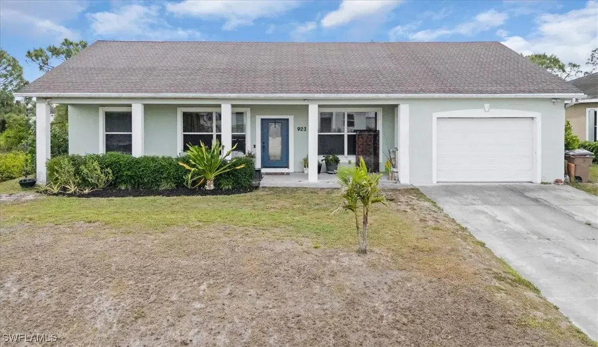 Picture of 923 Citrus Ave S, Lehigh Acres, FL 33974