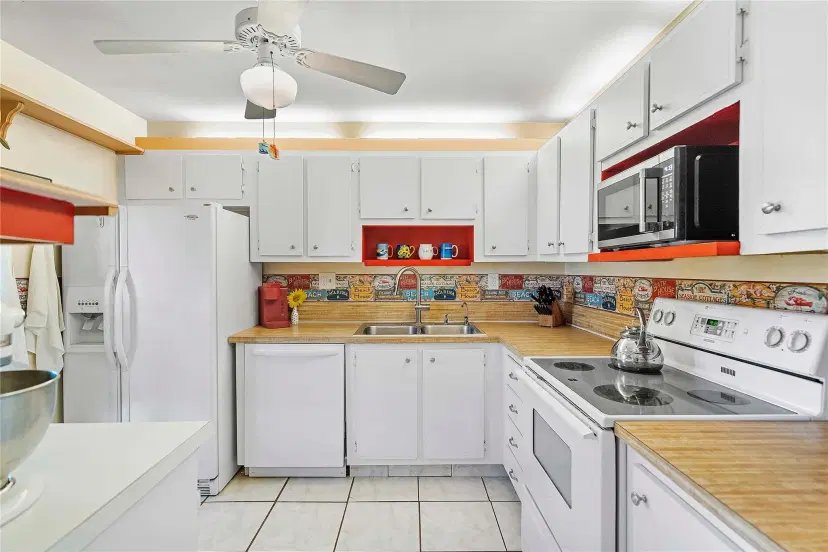 Picture of 2360 SW 70Th Ter 34, Davie FL 33317