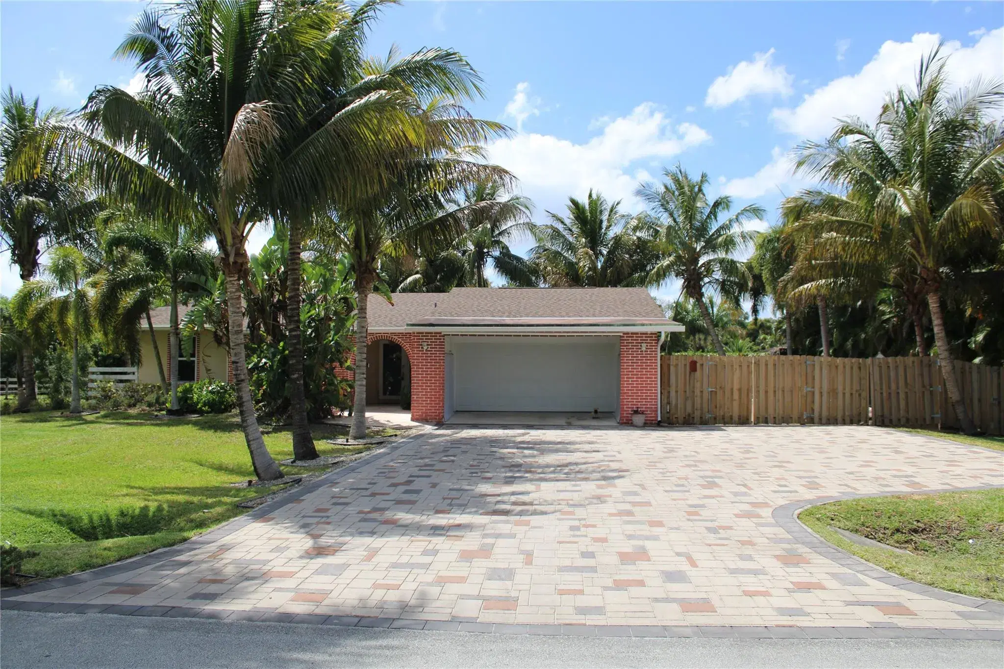 Picture of 861 NW 116Th Ave, Plantation, FL 33325