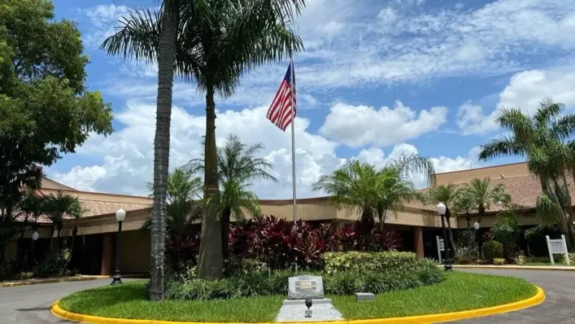 Picture of 9081 Sunrise Lakes Boulevard 112, Sunrise, FL 33322