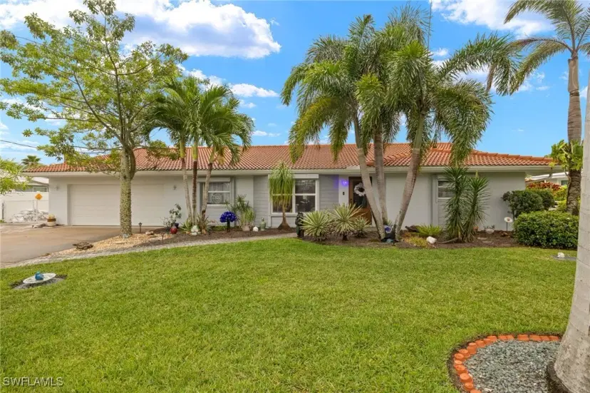 Picture of 1028 Edgemere Dr, Fort Myers FL 33919