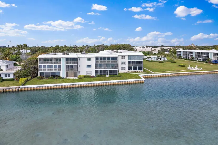 Picture of 100 Waterway Road E305, Tequesta FL 33469