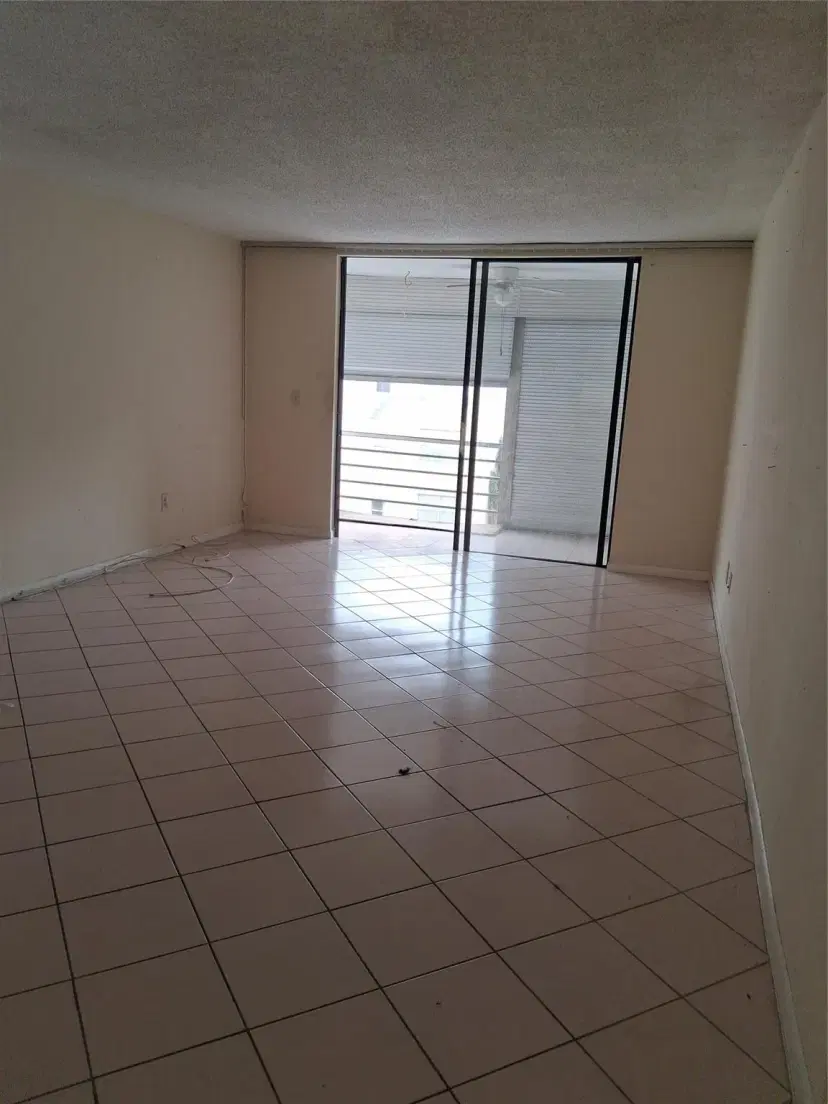 Picture of 2850 Somerset Dr 316L, Lauderdale Lakes FL 33311