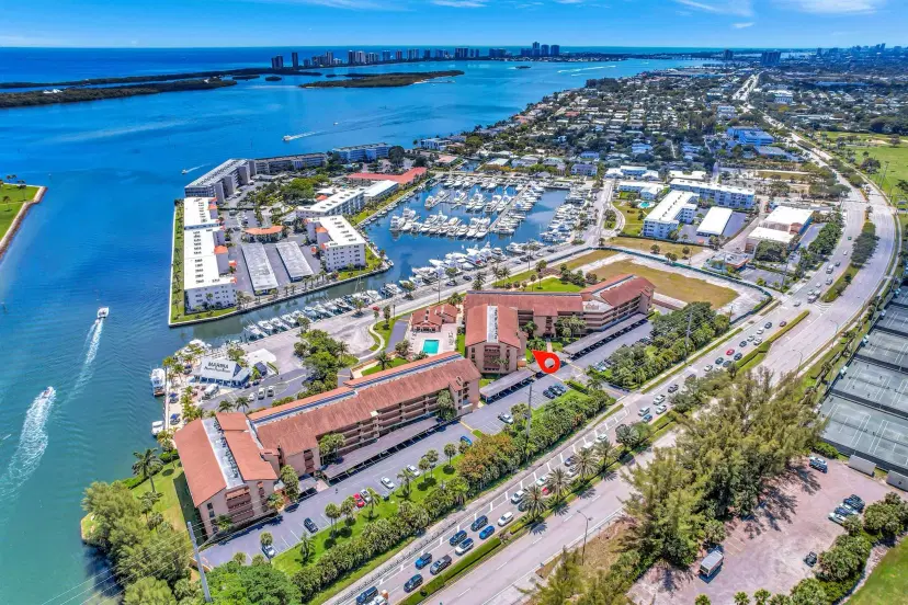 Picture of 1030 Us Highway 1 112, North Palm Beach FL 33408