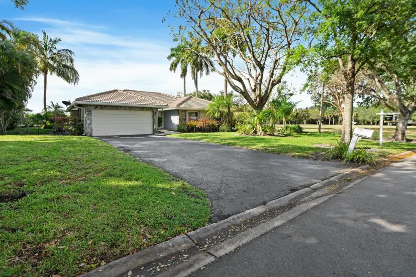 Picture of 10010 NW 11Th Mnr, Coral Springs FL 33071