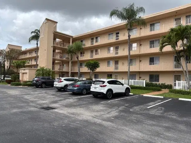 Picture of 6935 Huntington Lane 205, Delray Beach, FL 33446