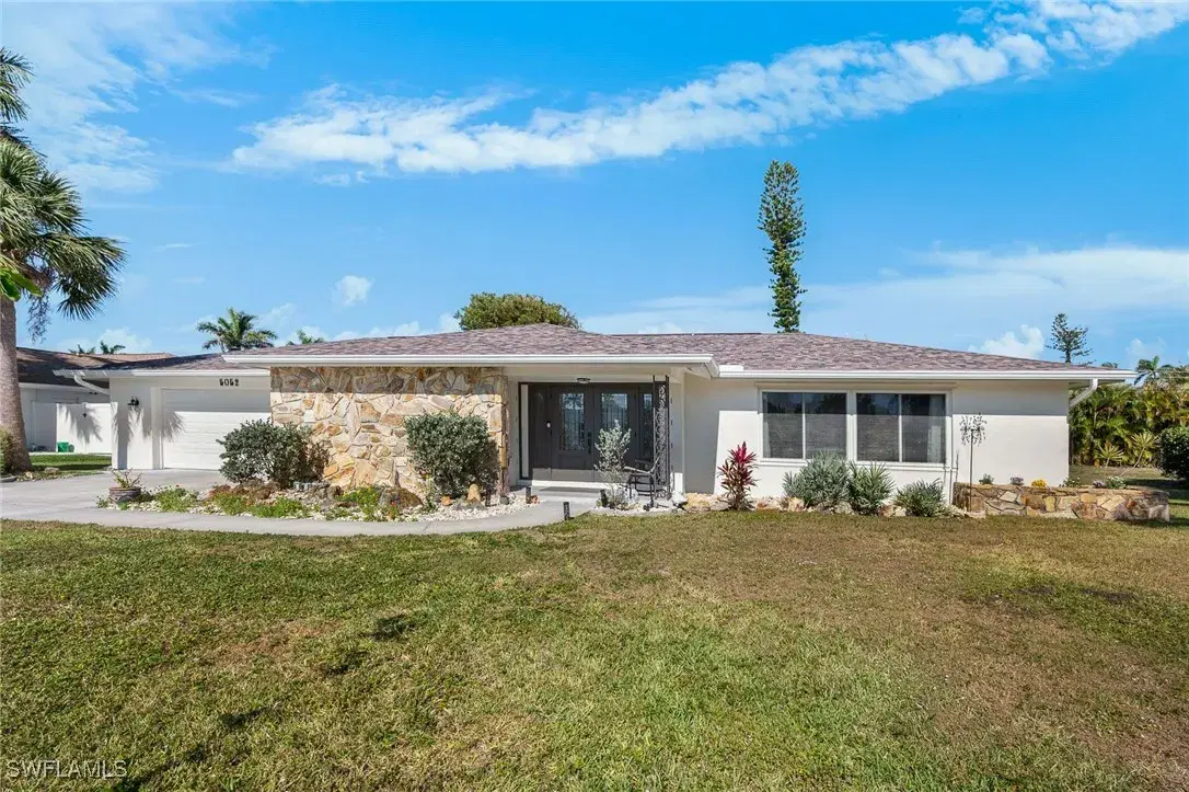 Picture of 5052 Fairfield Dr, Fort Myers, FL 33919